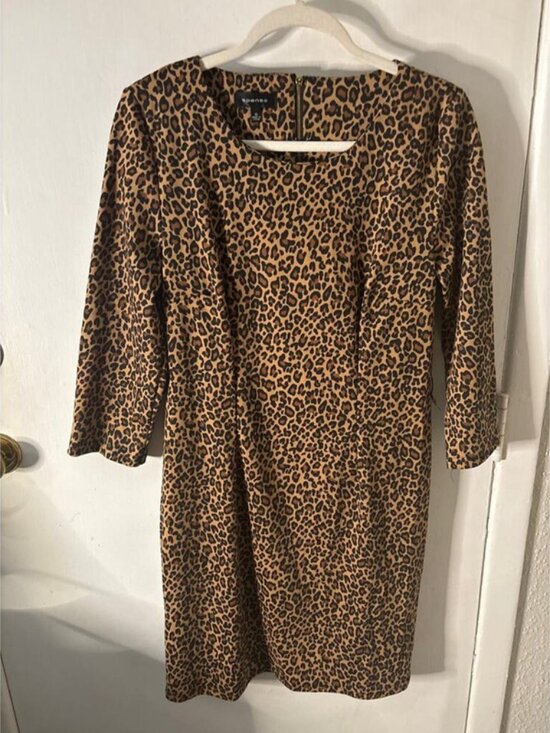 Dresses & Skirts - Spanx Leopard Print 3/4 Sleeve Sheath Dress